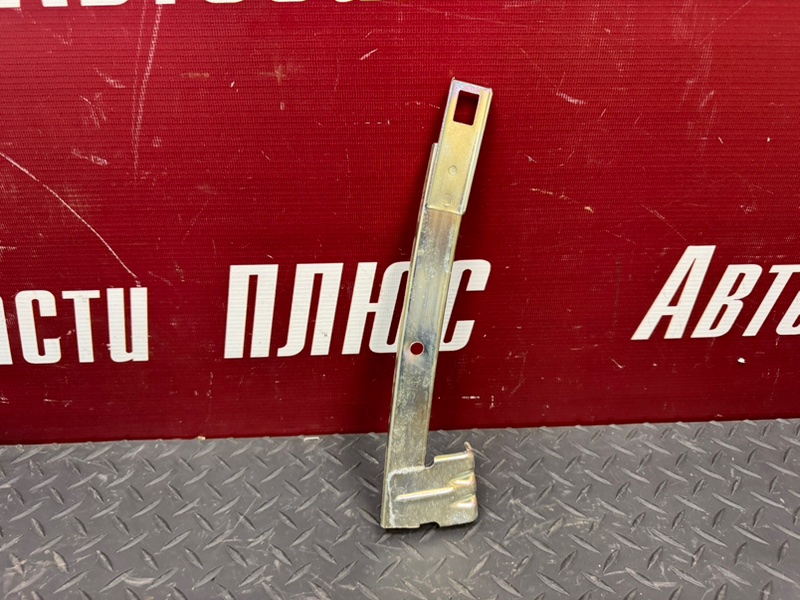 Направляющая стекла     двери