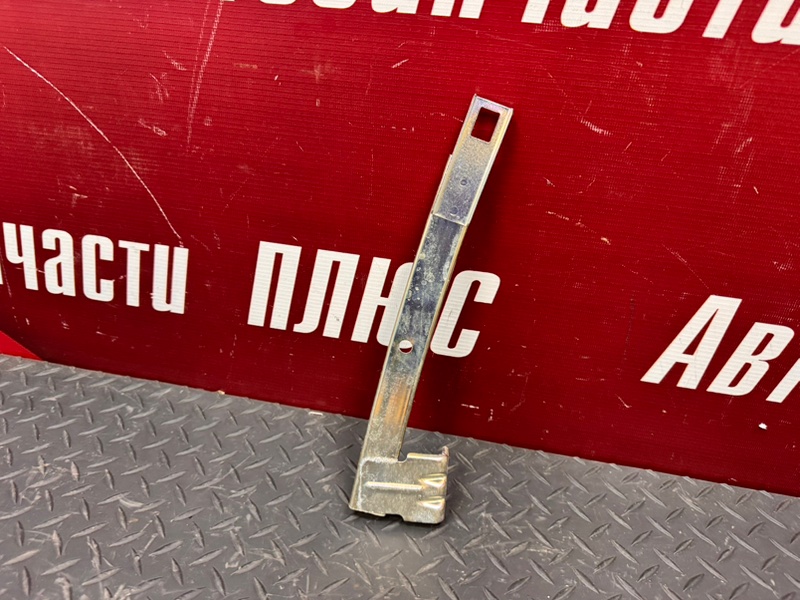 Направляющая стекла     двери