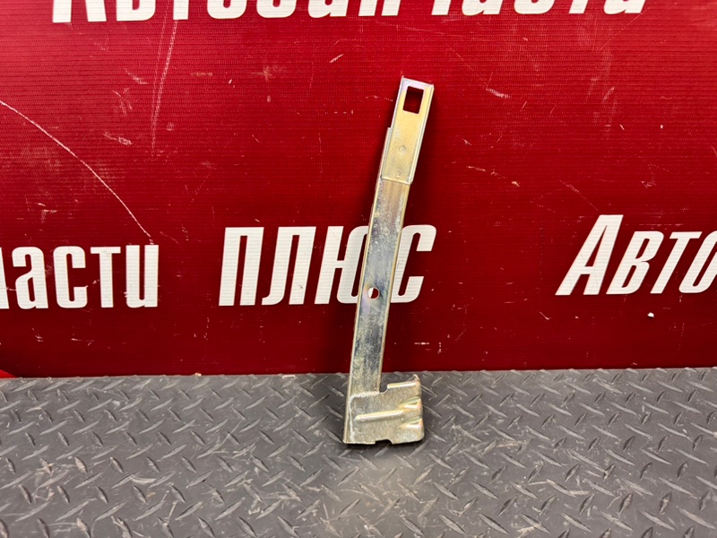 Направляющая стекла     двери