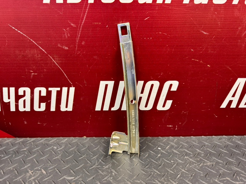 Направляющая стекла     двери