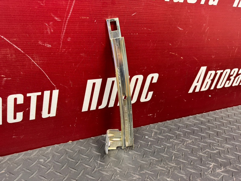 Направляющая стекла     двери