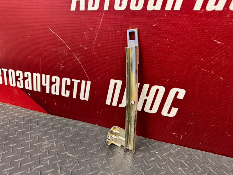 Направляющая стекла     двери