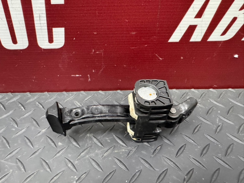 Ограничитель      двери