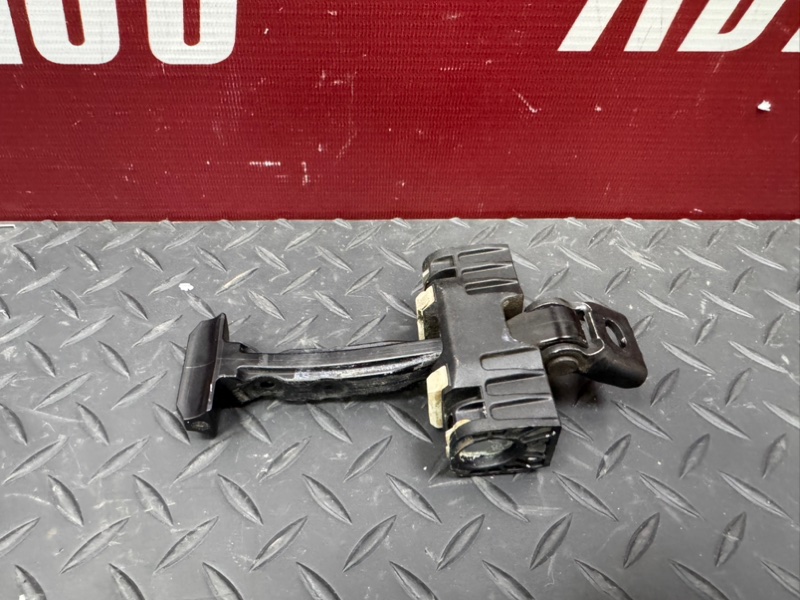 Ограничитель      двери