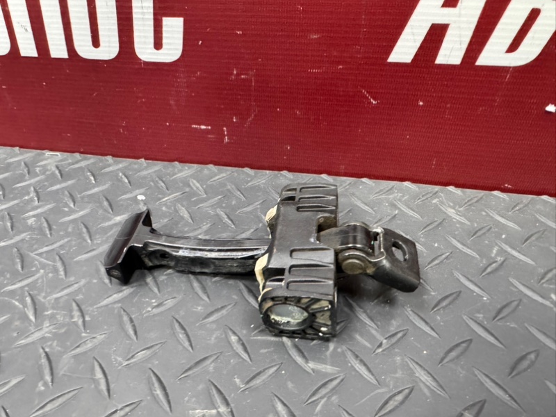 Ограничитель      двери