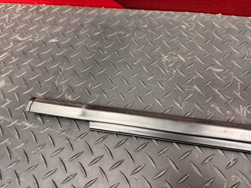 Уплотнитель стекла двери внешний