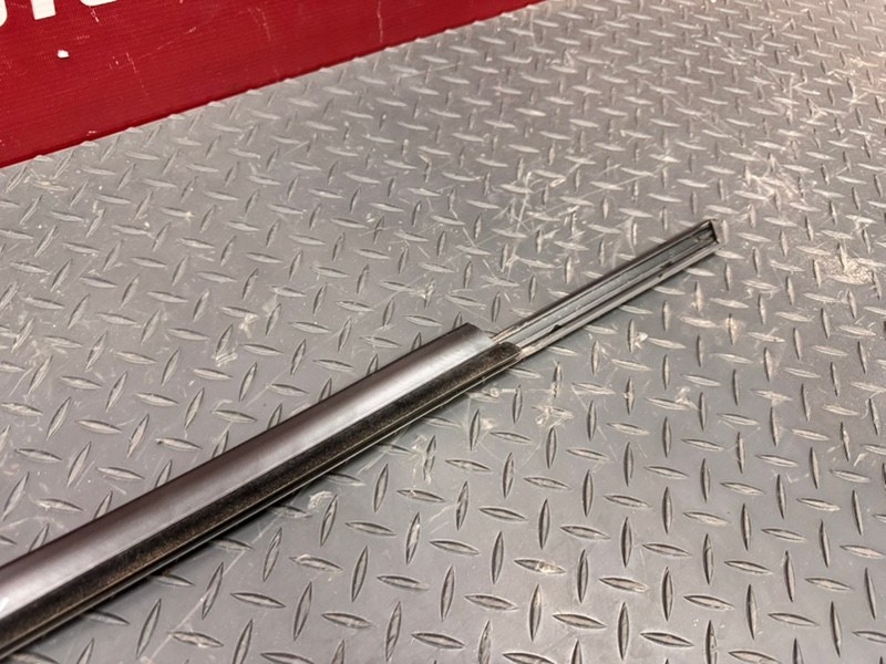 Уплотнитель стекла двери внешний