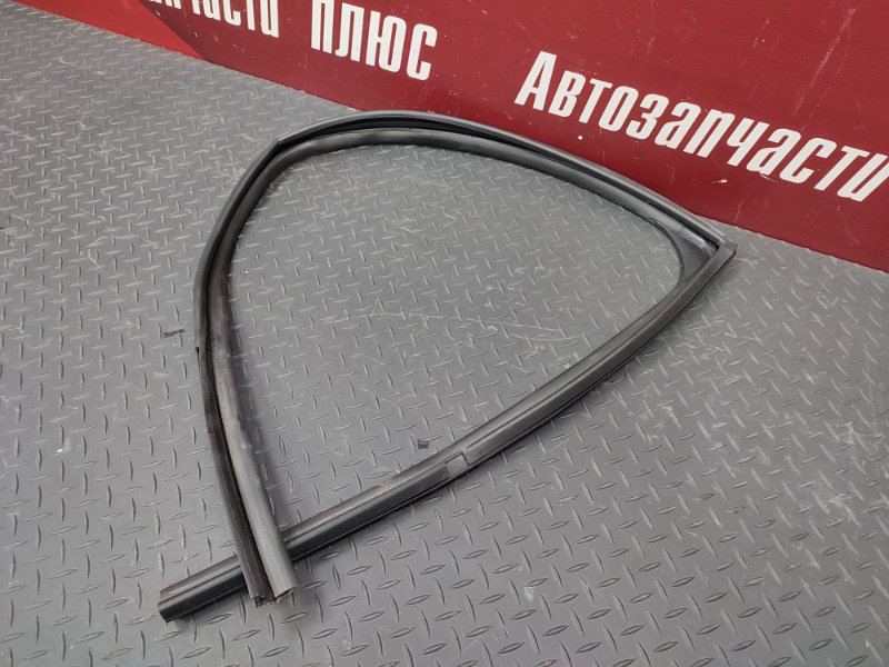 Уплотнитель стекла двери