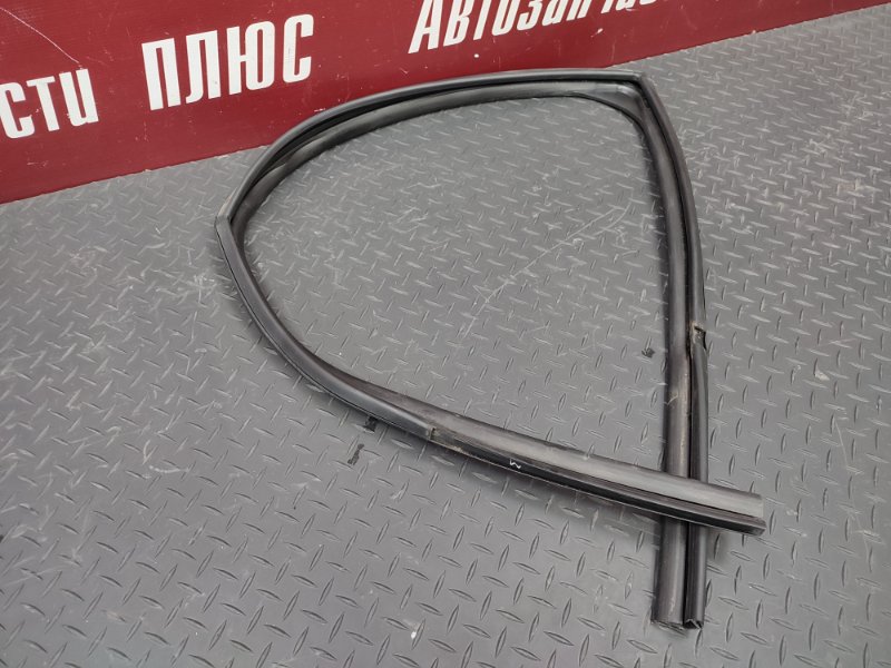 Уплотнитель стекла двери