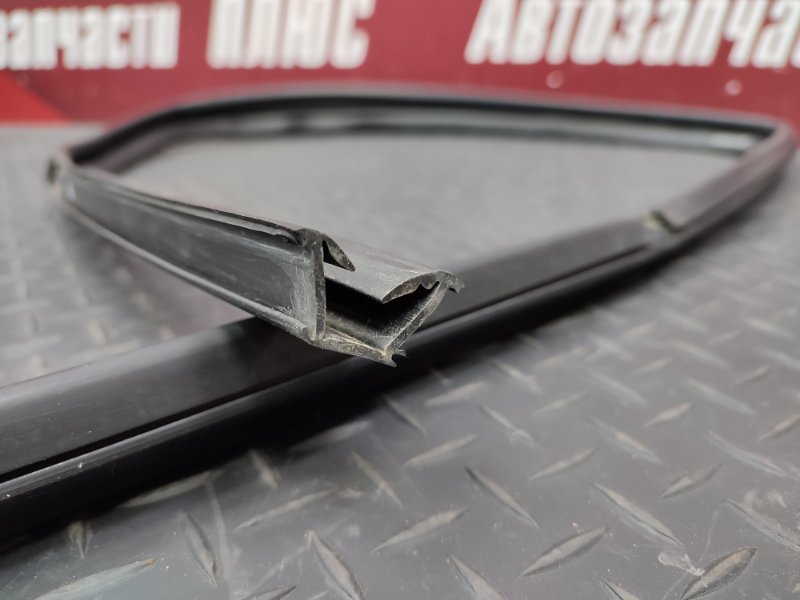 Уплотнитель стекла двери