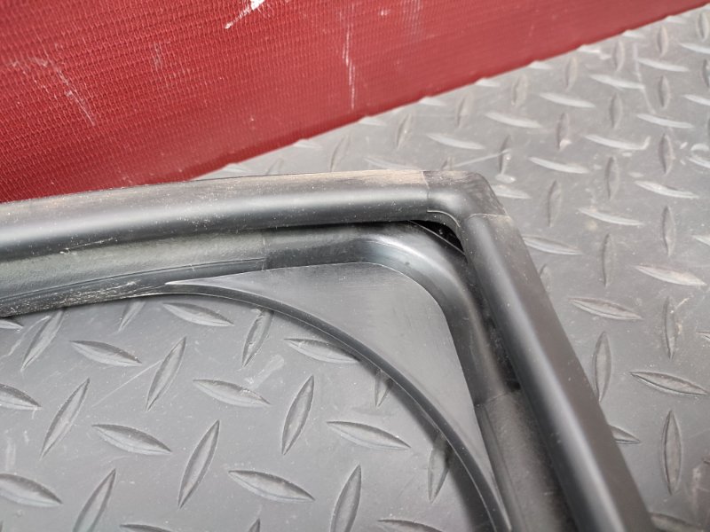 Уплотнитель стекла двери