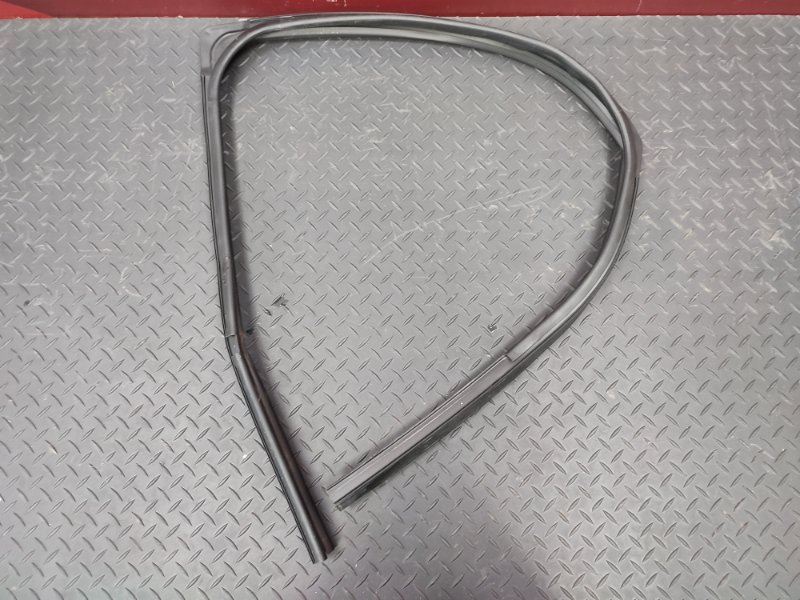 Уплотнитель стекла двери