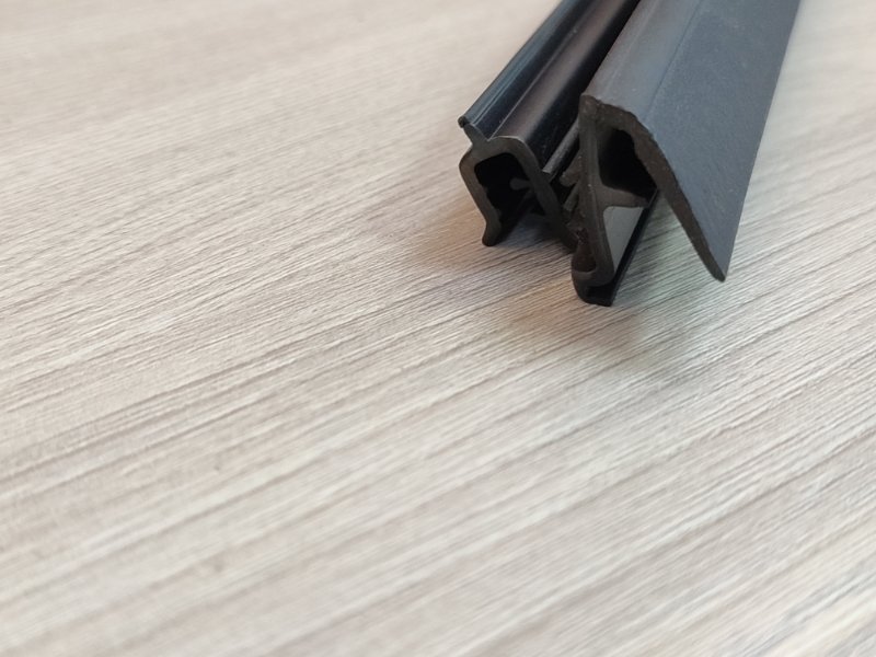 Уплотнитель стекла двери внутренний