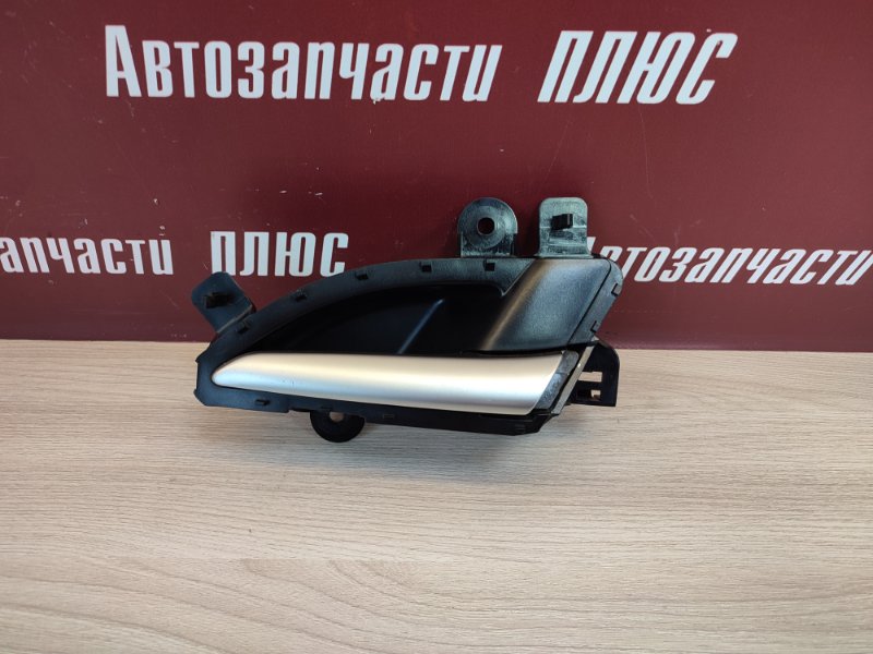 внутренняя ручка двери