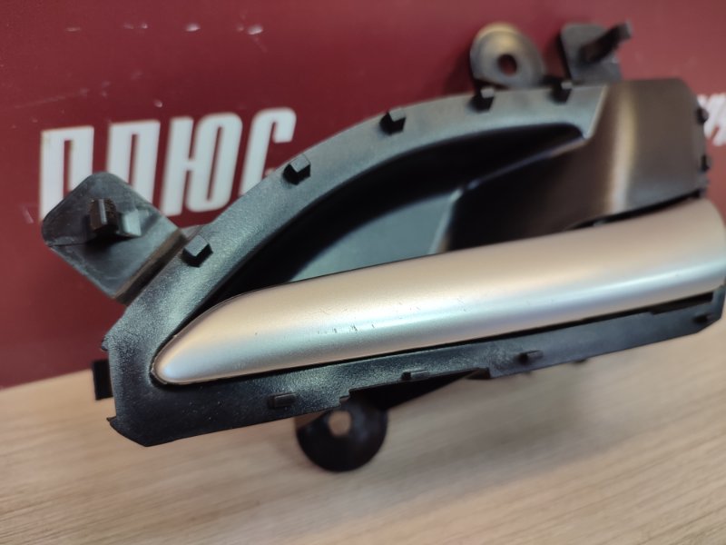 внутренняя ручка двери