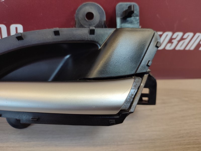 внутренняя ручка двери