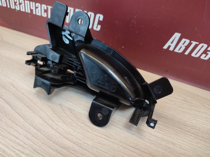 внутренняя ручка двери