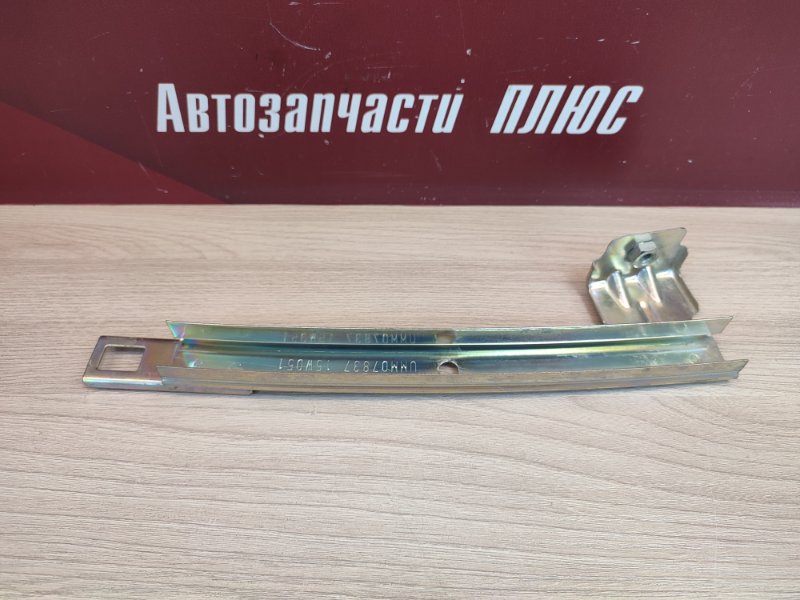 Направляющая стекла     двери