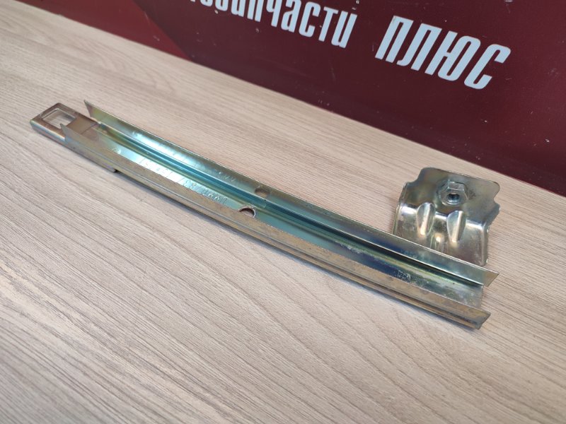 Направляющая стекла     двери