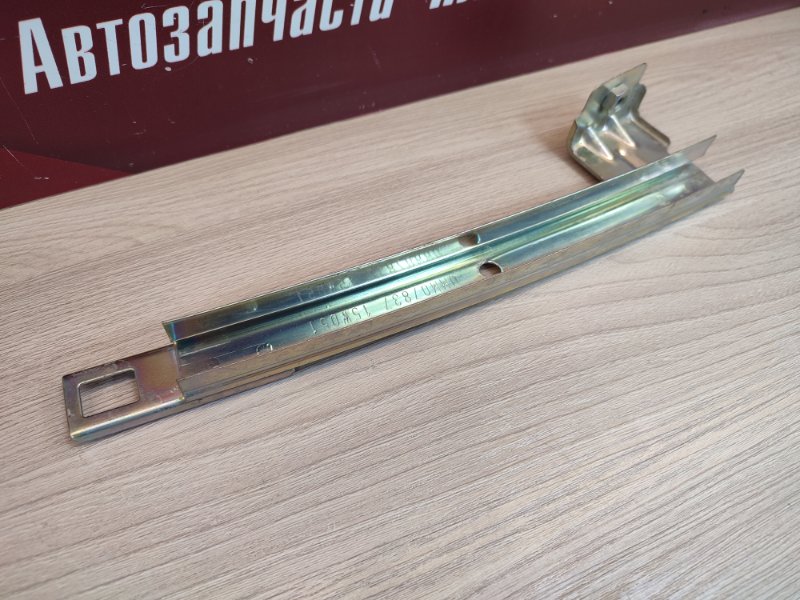 Направляющая стекла     двери