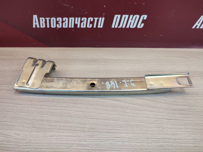 Направляющая стекла     двери