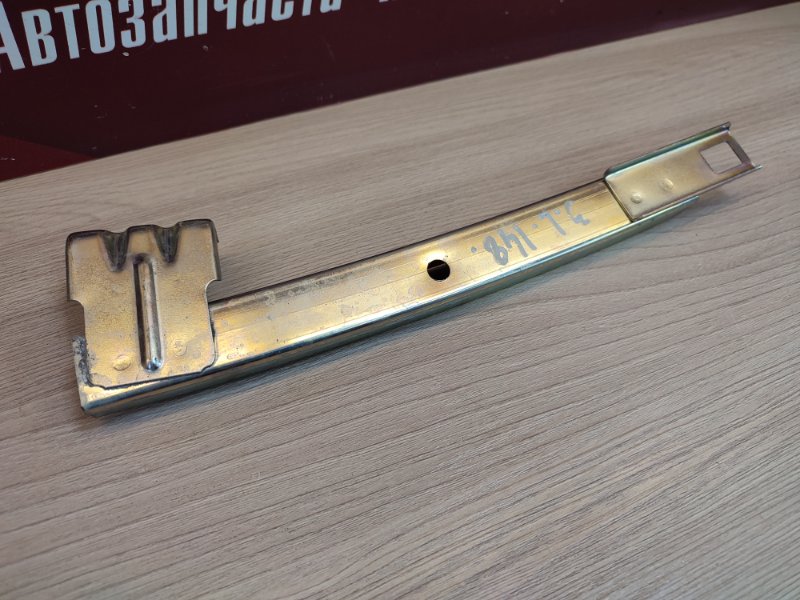 Направляющая стекла     двери