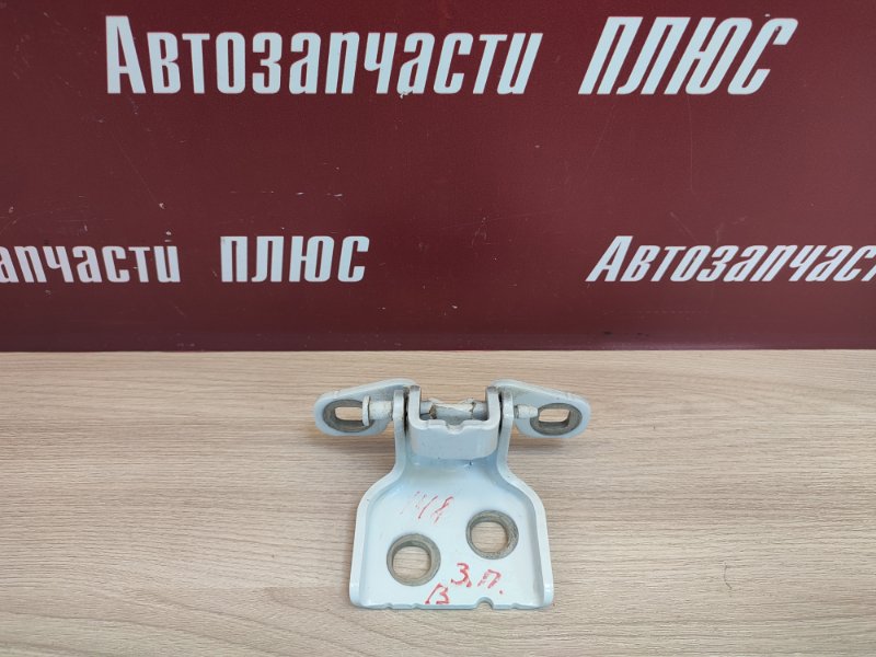 Петля двери