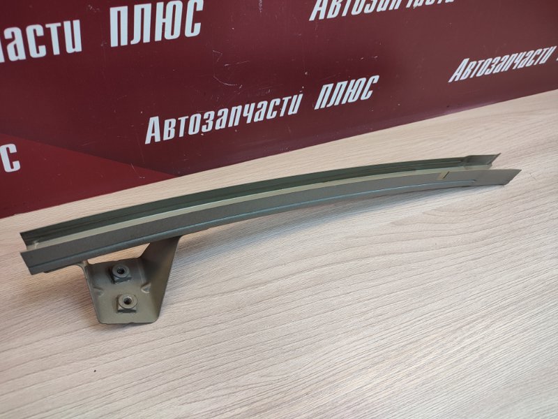 Направляющая стекла     двери