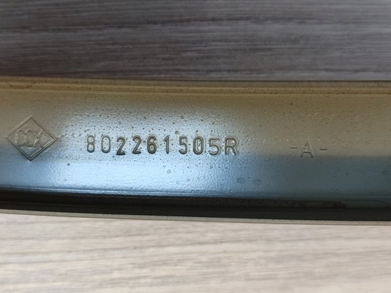 Направляющая стекла     двери