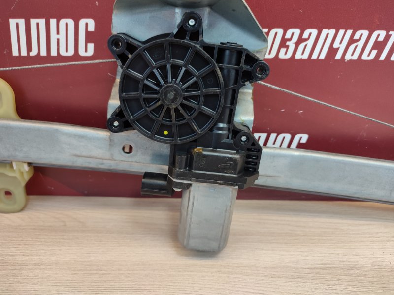 Стеклоподъемник    двери