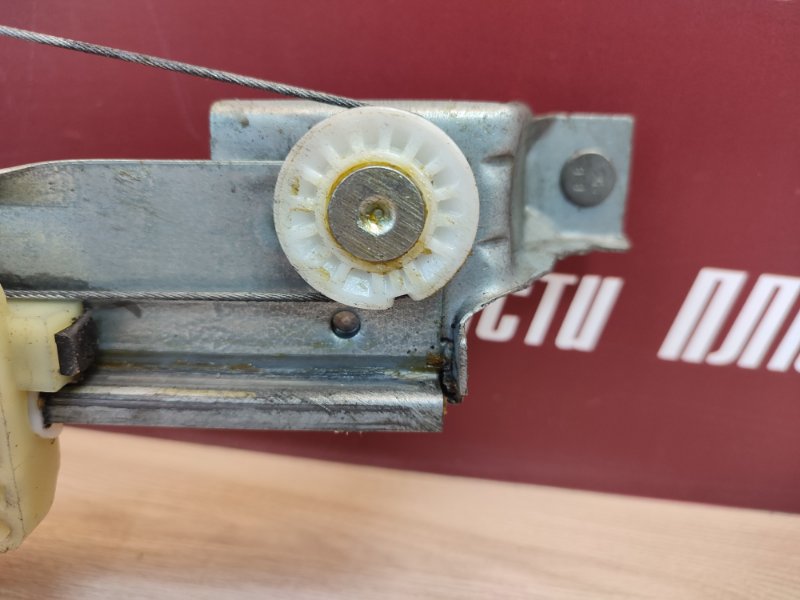 Стеклоподъемник    двери