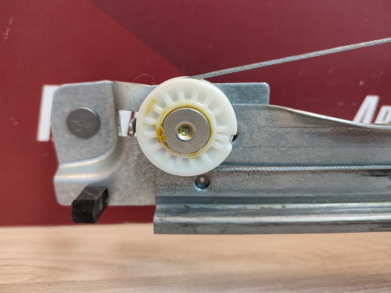 Стеклоподъемник    двери