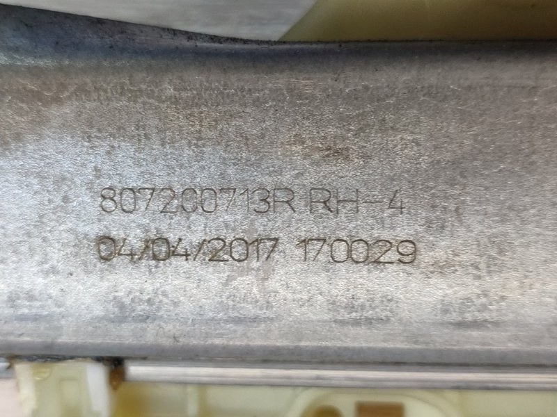 Стеклоподъемник    двери