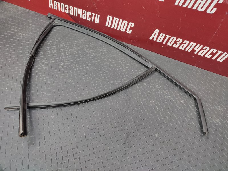 Уплотнитель стекла      двери