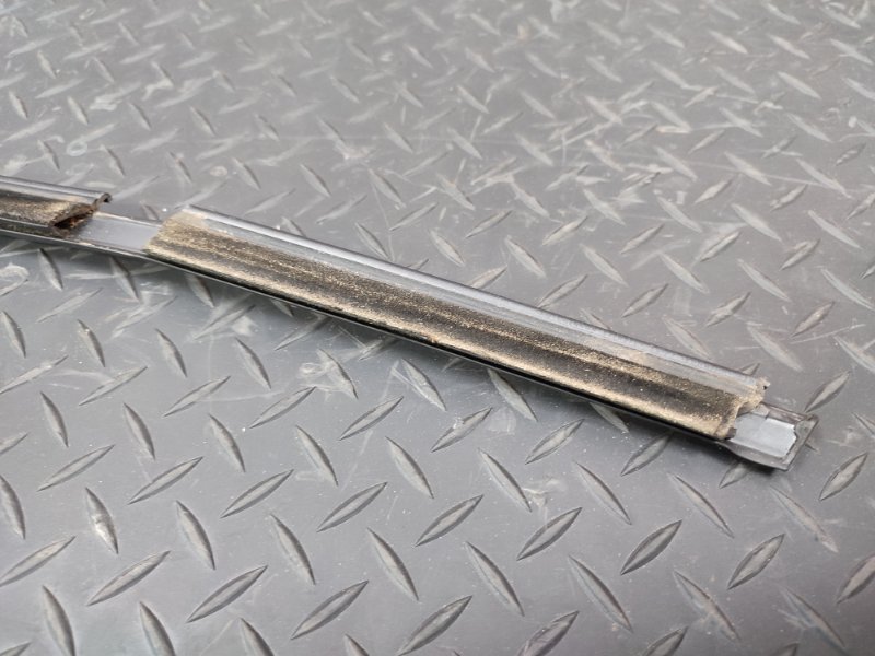 Уплотнитель стекла двери внешний