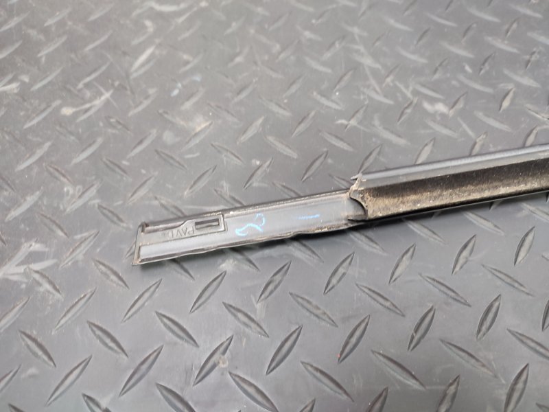 Уплотнитель стекла двери внешний