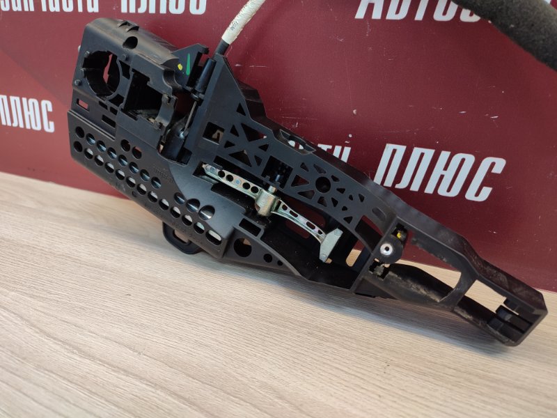 Кронштейн ручки двери