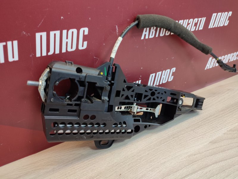 Кронштейн ручки двери