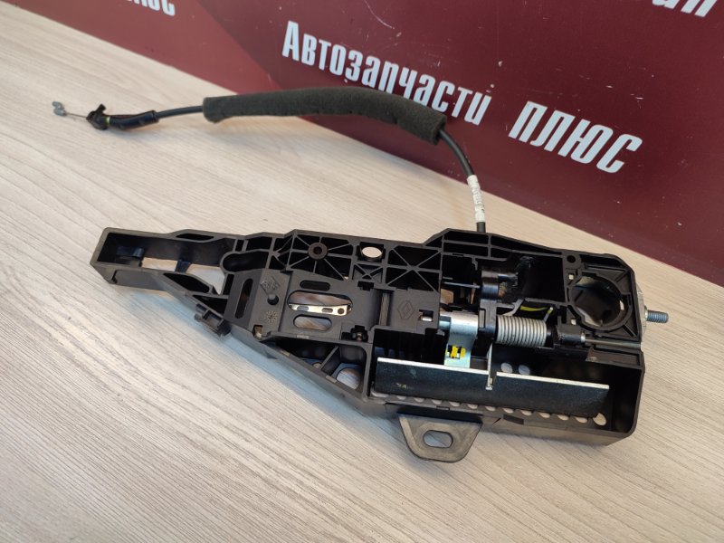 Кронштейн ручки двери