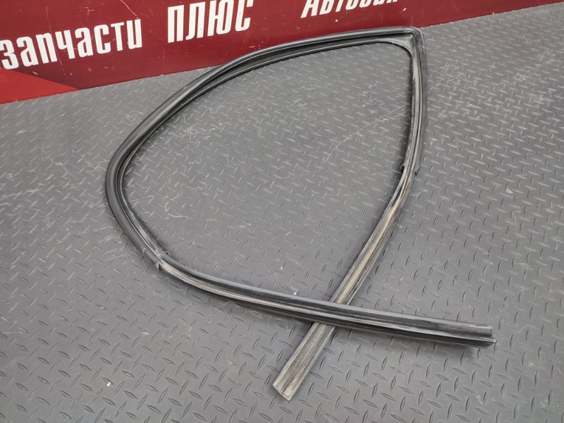 Уплотнитель стекла двери