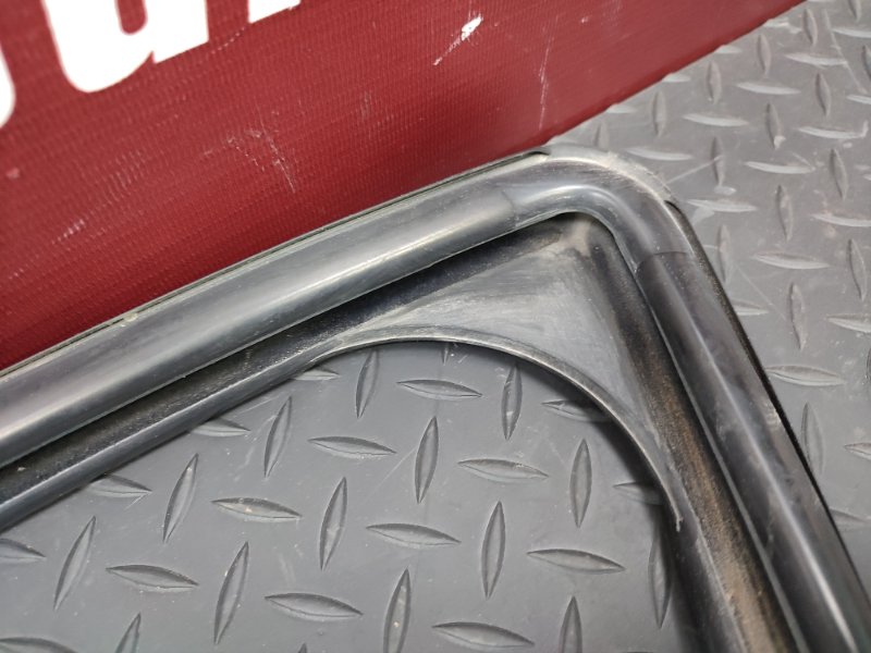 Уплотнитель стекла двери