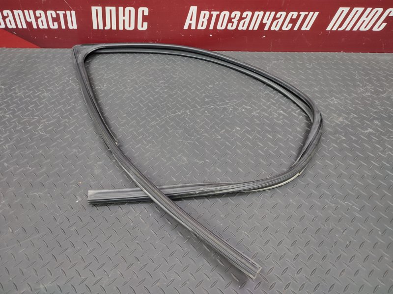 Уплотнитель стекла двери