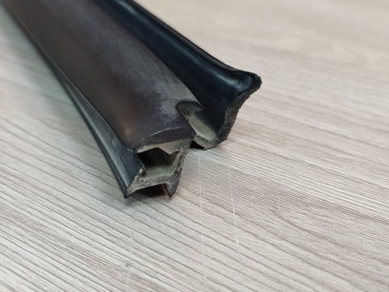 Уплотнитель стекла двери внутренний