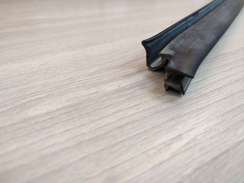 Уплотнитель стекла двери внутренний