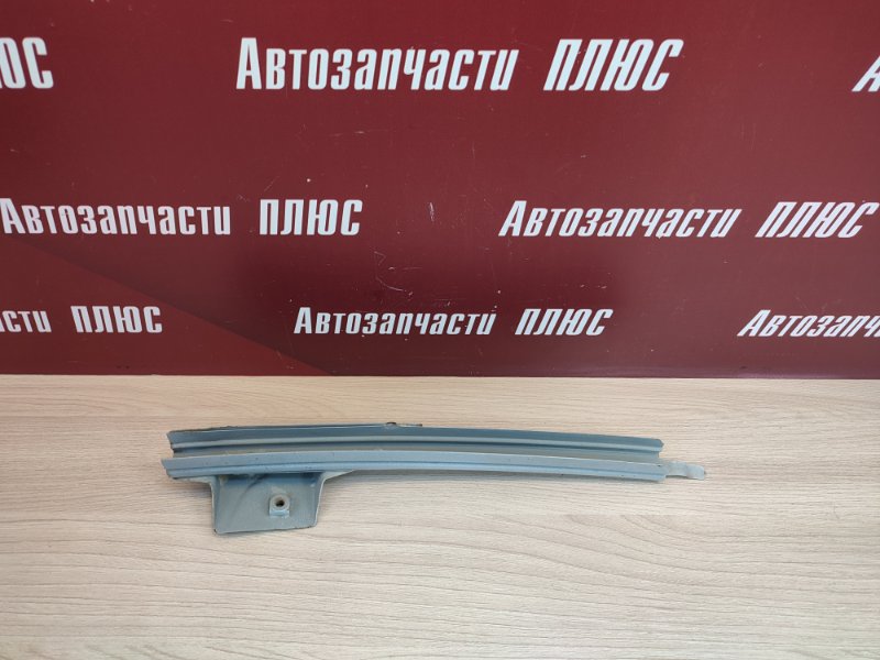 Направляющая стекла     двери