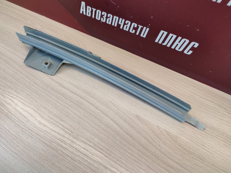 Направляющая стекла     двери