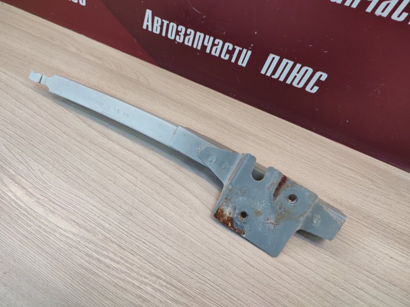 Направляющая стекла     двери