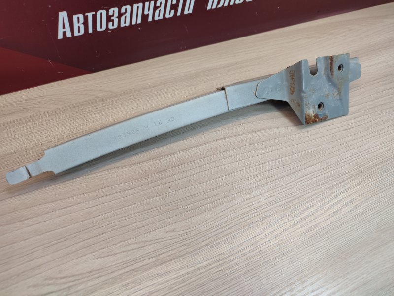 Направляющая стекла     двери