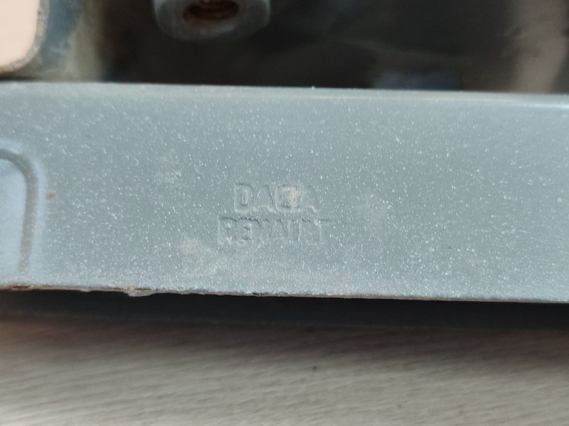 Направляющая стекла     двери