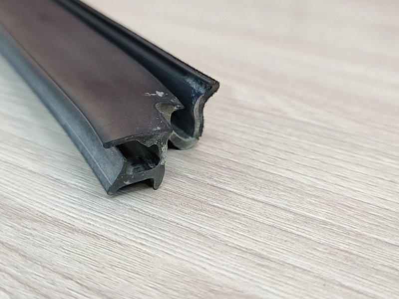 Уплотнитель стекла двери внутренний